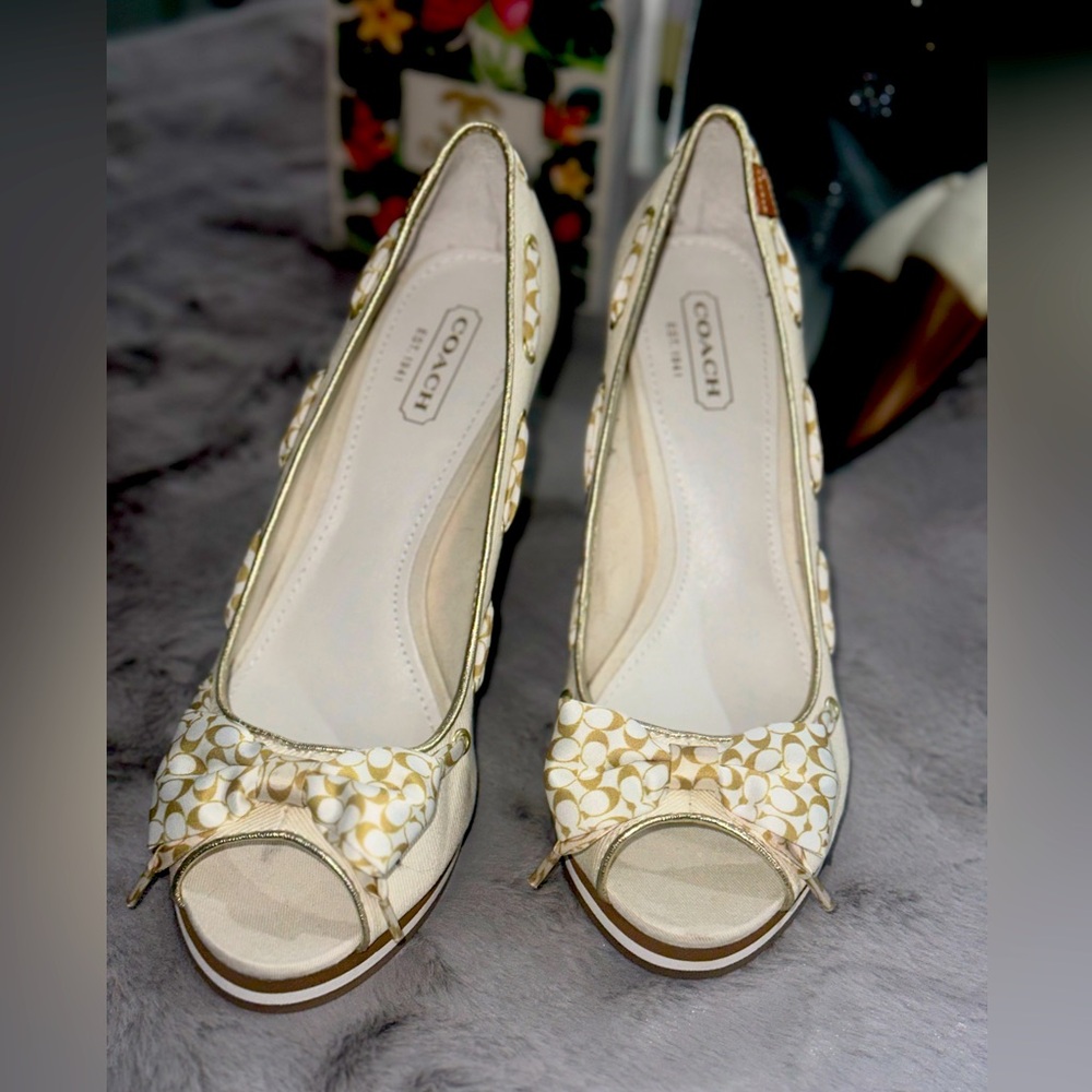 New Coach Ivory Thalia Canvas wedges 8 1/2 M light weight super cute 🥰